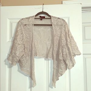 Torrid Cream Color Shrug. Knitted Lace Size 2/3